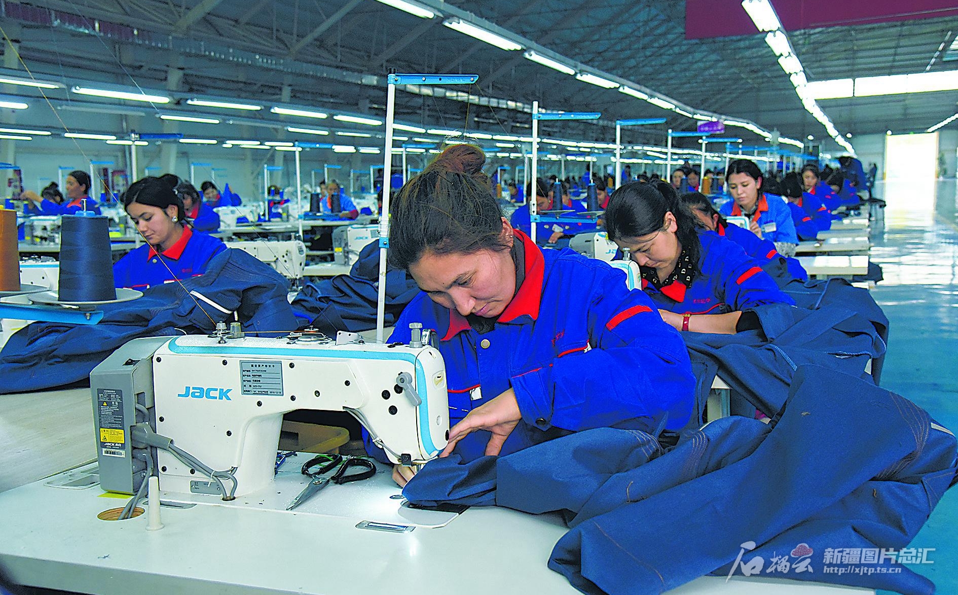 k8凯发机器设备纺织机器全套设备和田纺织服装产业何以聚链成势
