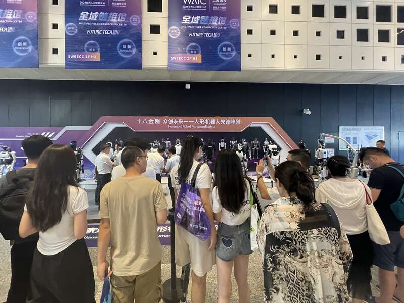 凯时k8官网被围观的人形机器人：面临同质化挑战多久能走进家庭